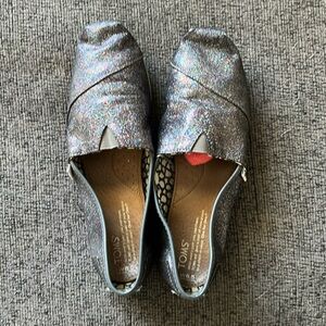 Slightly worn Tom’s. Only worn 3 times